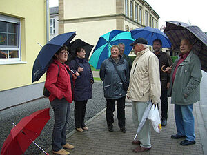 Die Stadtrat-Fraktion trotzte dem Regen und machte einen Rundgang durch den Stadtteil Eschelbach.